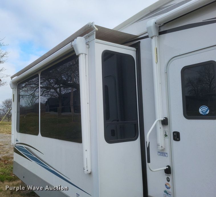 image for item MI9880 2022 Columbus 382FB  camper