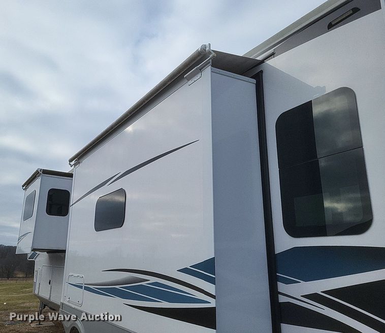 image for item MI9880 2022 Columbus 382FB  camper