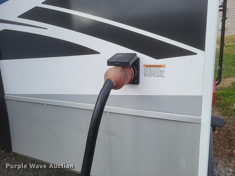 image for item MI9880 2022 Columbus 382FB  camper