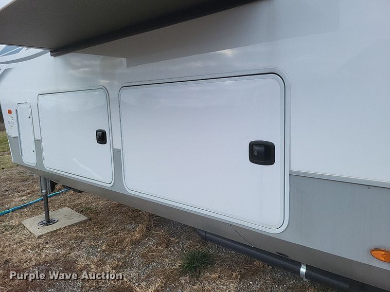 image for item MI9880 2022 Columbus 382FB  camper