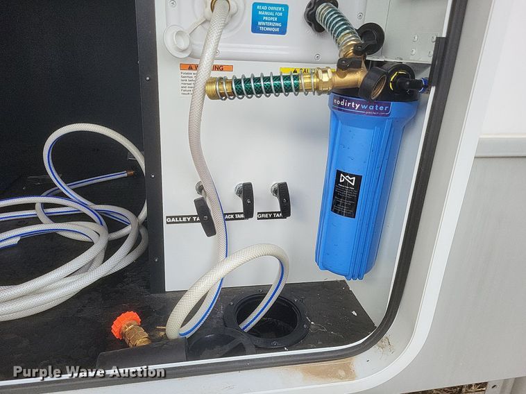 image for item MI9880 2022 Columbus 382FB  camper