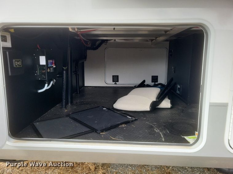 image for item MI9880 2022 Columbus 382FB  camper