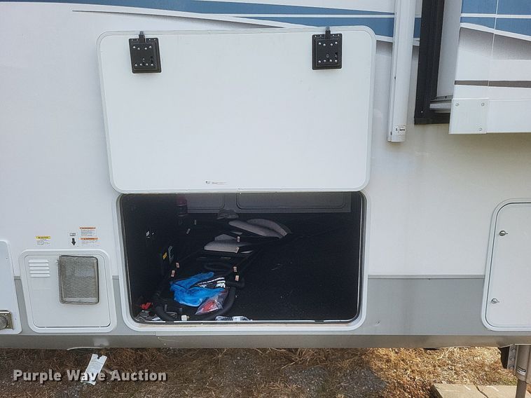 image for item MI9880 2022 Columbus 382FB  camper