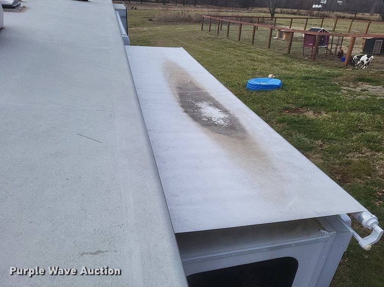 image for item MI9880 2022 Columbus 382FB  camper