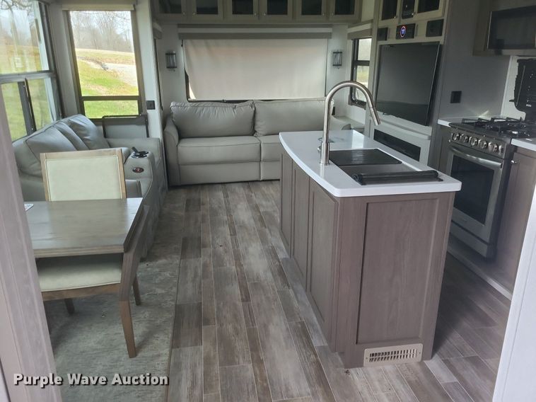 image for item MI9880 2022 Columbus 382FB  camper