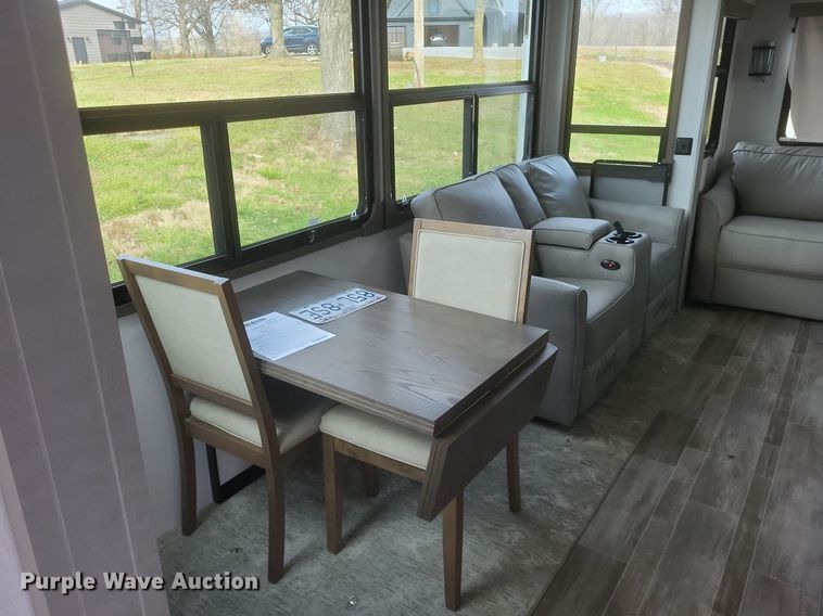 image for item MI9880 2022 Columbus 382FB  camper