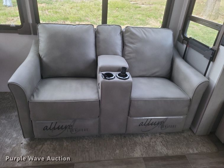 image for item MI9880 2022 Columbus 382FB  camper