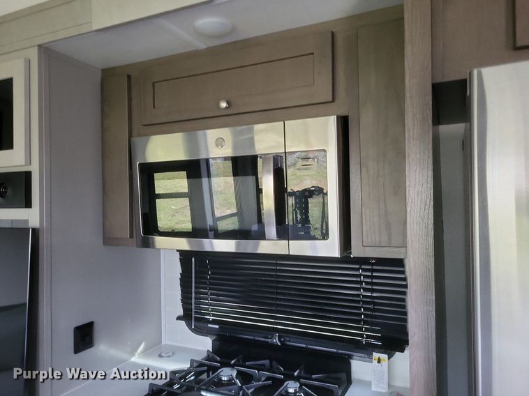 image for item MI9880 2022 Columbus 382FB  camper