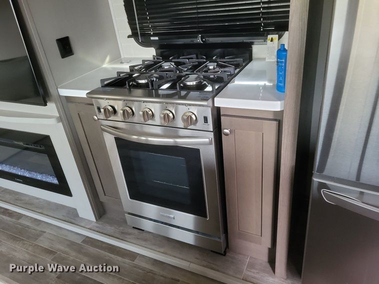 image for item MI9880 2022 Columbus 382FB  camper