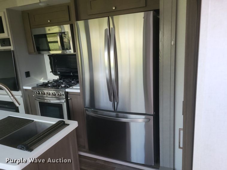 image for item MI9880 2022 Columbus 382FB  camper