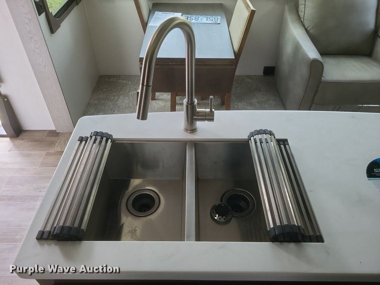 image for item MI9880 2022 Columbus 382FB  camper