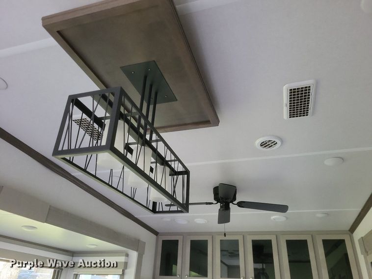 image for item MI9880 2022 Columbus 382FB  camper