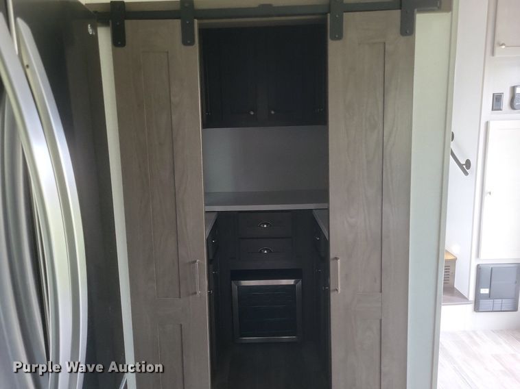 image for item MI9880 2022 Columbus 382FB  camper