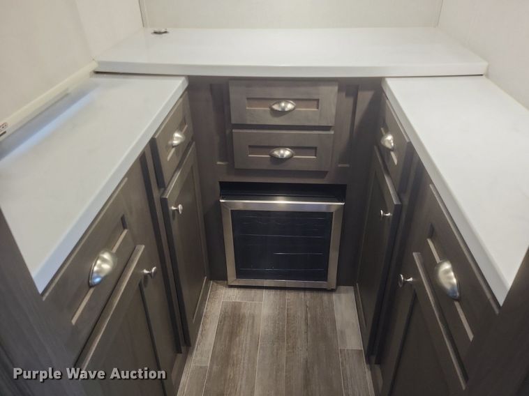 image for item MI9880 2022 Columbus 382FB  camper