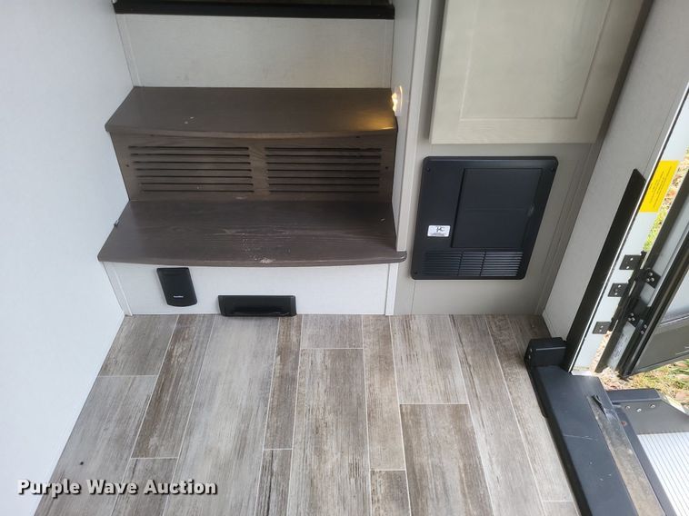 image for item MI9880 2022 Columbus 382FB  camper