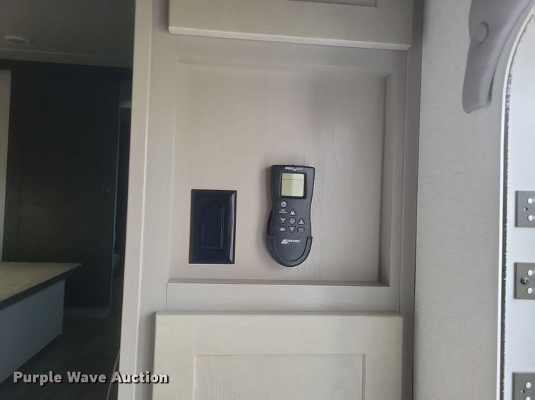 image for item MI9880 2022 Columbus 382FB  camper