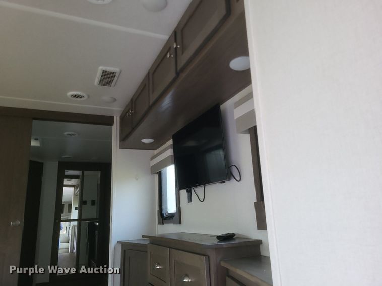 image for item MI9880 2022 Columbus 382FB  camper