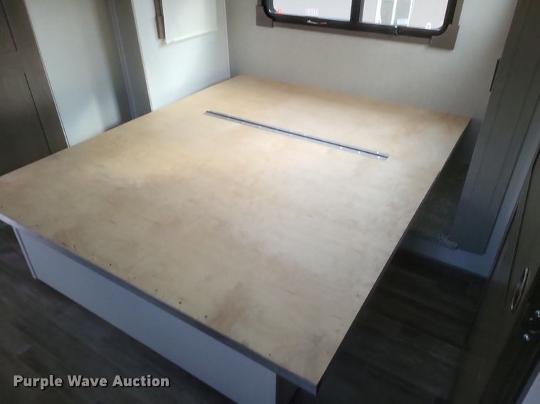 image for item MI9880 2022 Columbus 382FB  camper