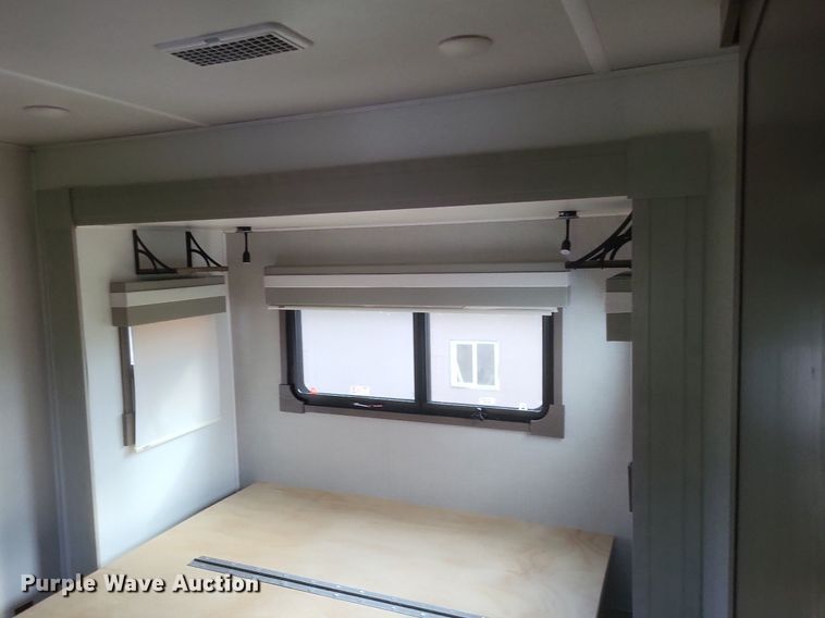 image for item MI9880 2022 Columbus 382FB  camper