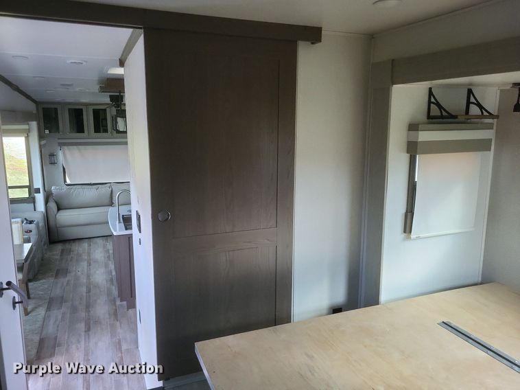 image for item MI9880 2022 Columbus 382FB  camper