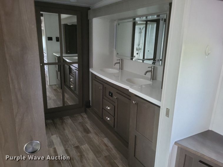 image for item MI9880 2022 Columbus 382FB  camper