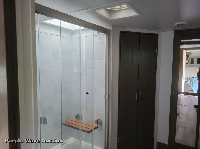 image for item MI9880 2022 Columbus 382FB  camper