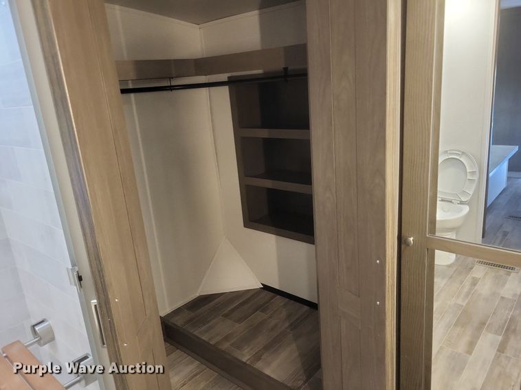 image for item MI9880 2022 Columbus 382FB  camper