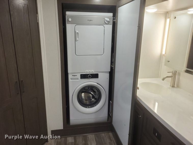 image for item MI9880 2022 Columbus 382FB  camper