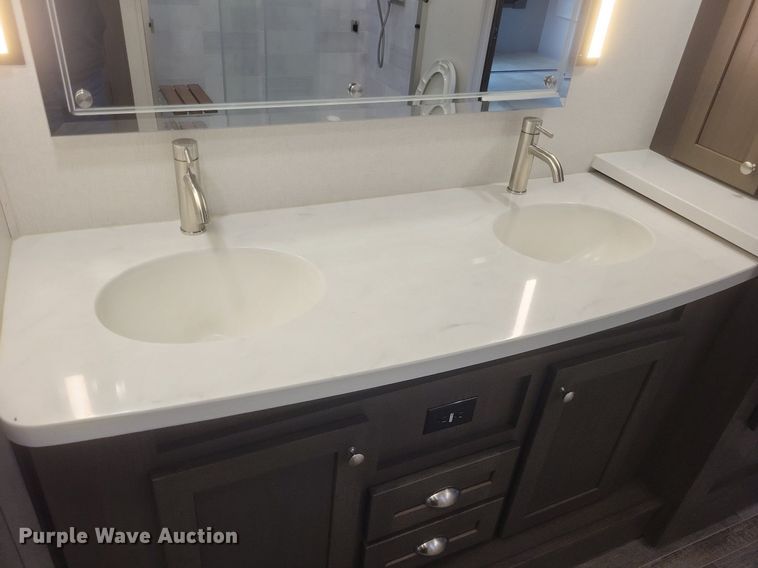 image for item MI9880 2022 Columbus 382FB  camper