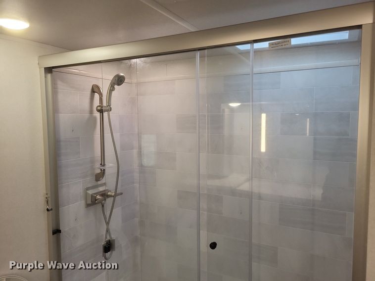 image for item MI9880 2022 Columbus 382FB  camper