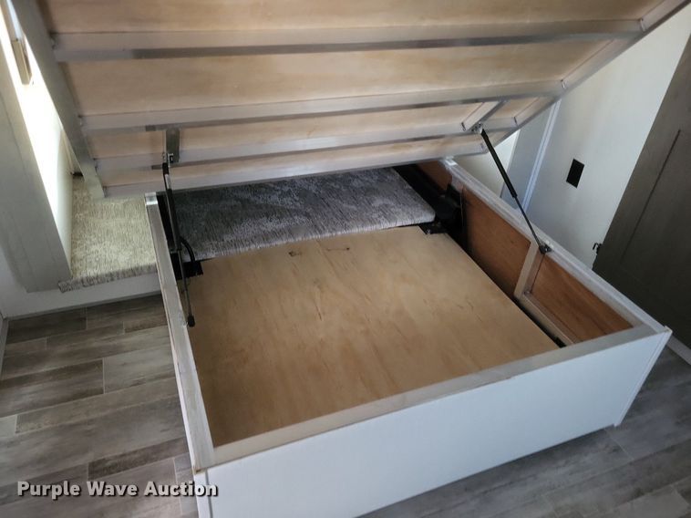 image for item MI9880 2022 Columbus 382FB  camper