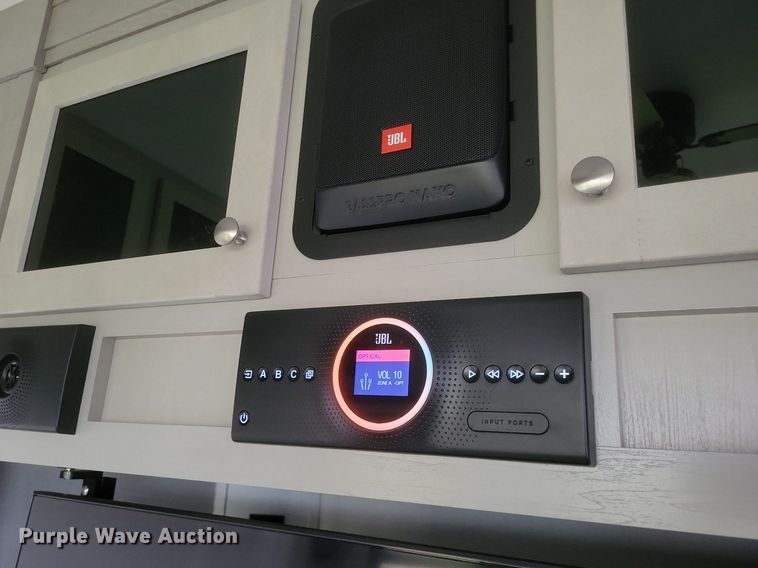 image for item MI9880 2022 Columbus 382FB  camper