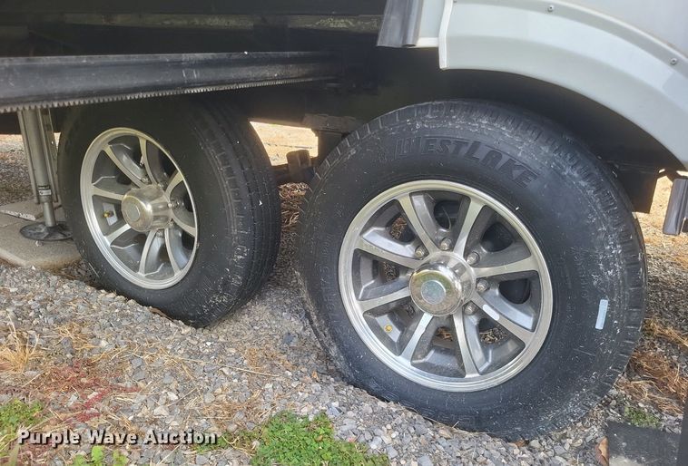 image for item MI9880 2022 Columbus 382FB  camper