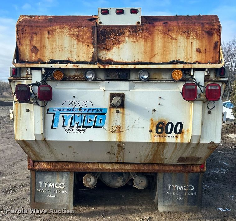 image for item MO9140 2001 International 4700  street sweeper truck