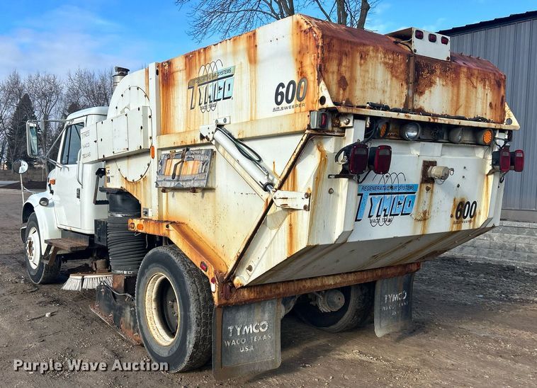 image for item MO9140 2001 International 4700  street sweeper truck