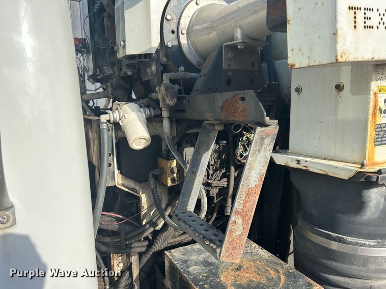 image for item MO9140 2001 International 4700  street sweeper truck