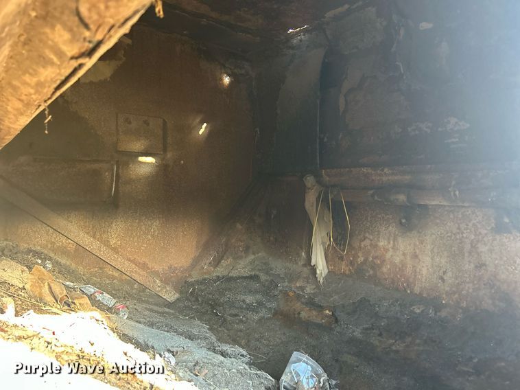 image for item MO9140 2001 International 4700  street sweeper truck