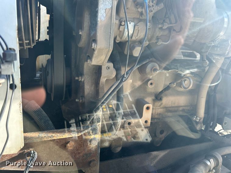 image for item MO9140 2001 International 4700  street sweeper truck