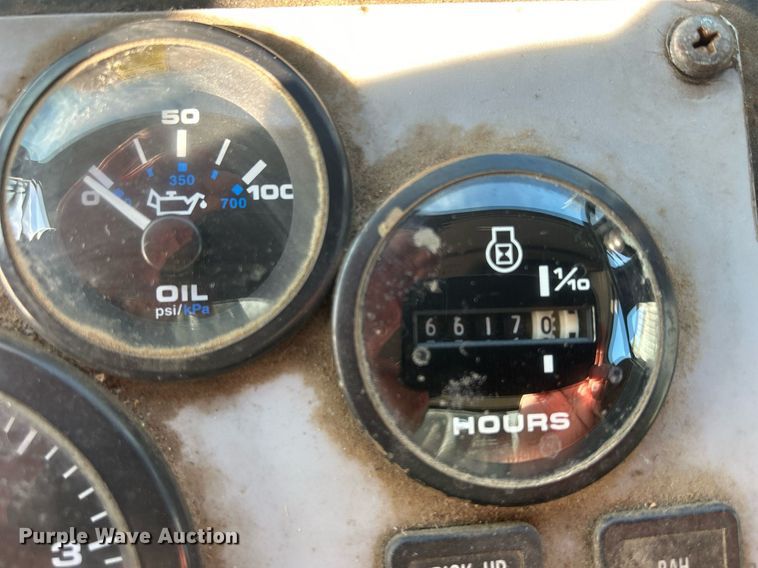 image for item MO9140 2001 International 4700  street sweeper truck