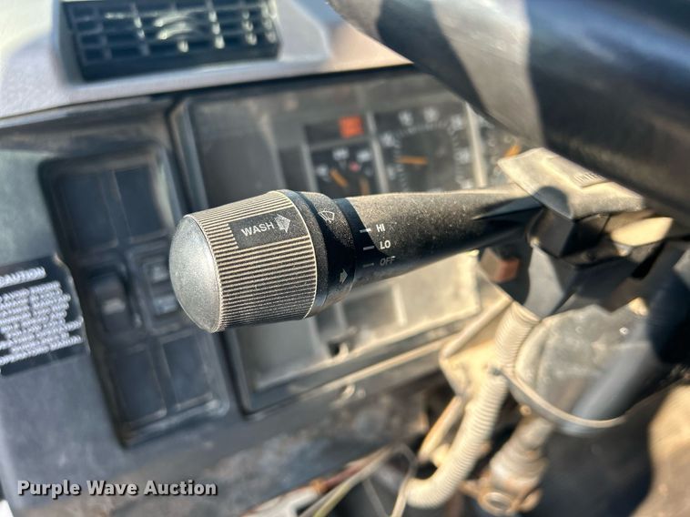 image for item MO9140 2001 International 4700  street sweeper truck