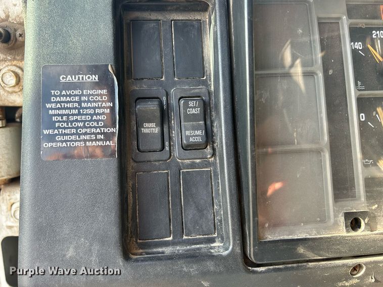 image for item MO9140 2001 International 4700  street sweeper truck