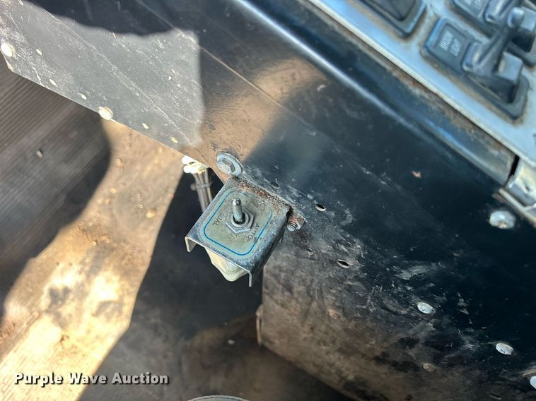 image for item MO9140 2001 International 4700  street sweeper truck