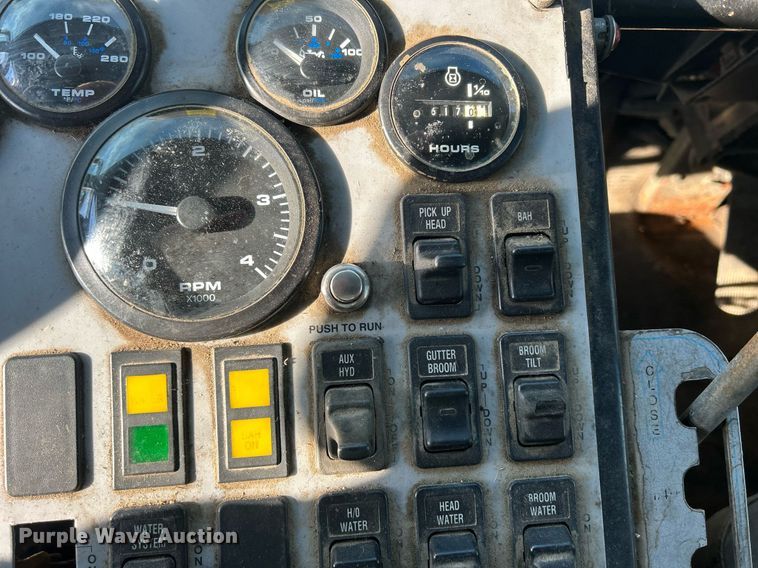 image for item MO9140 2001 International 4700  street sweeper truck