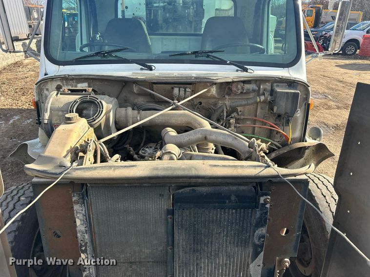 image for item MO9140 2001 International 4700  street sweeper truck