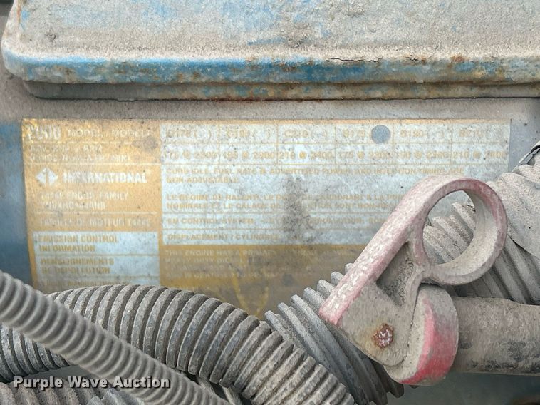 image for item MO9140 2001 International 4700  street sweeper truck