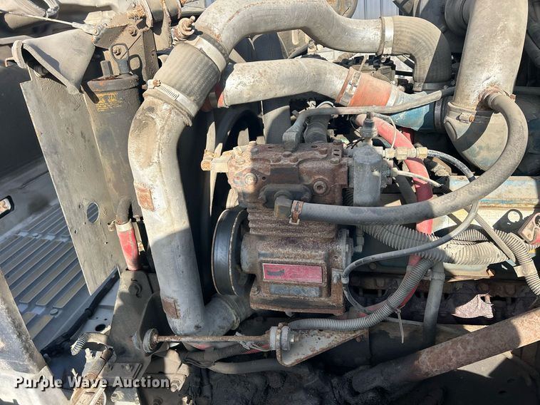 image for item MO9140 2001 International 4700  street sweeper truck