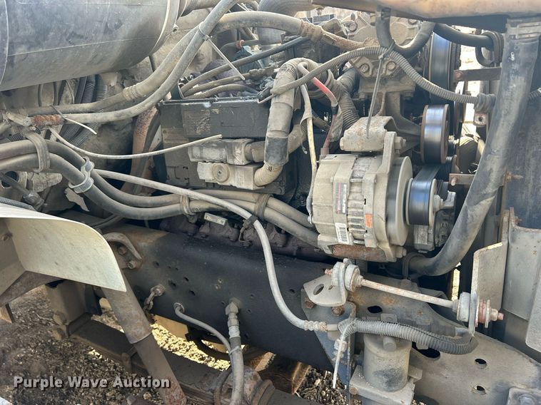 image for item MO9140 2001 International 4700  street sweeper truck