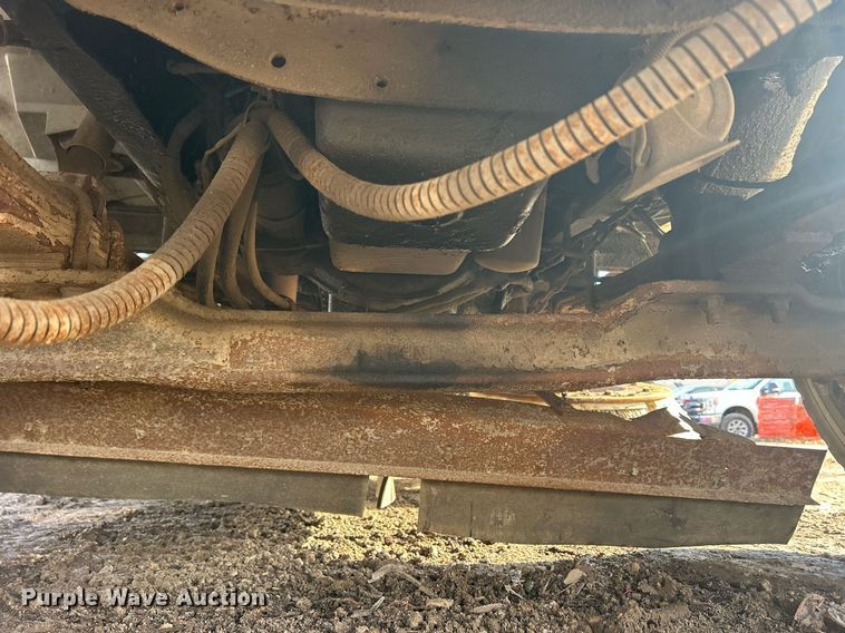 image for item MO9140 2001 International 4700  street sweeper truck