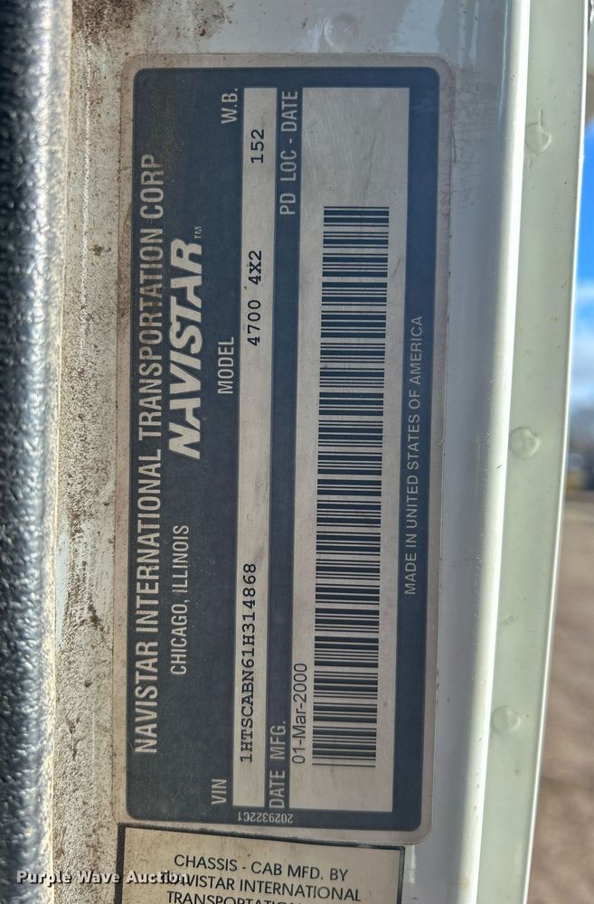 image for item MO9140 2001 International 4700  street sweeper truck