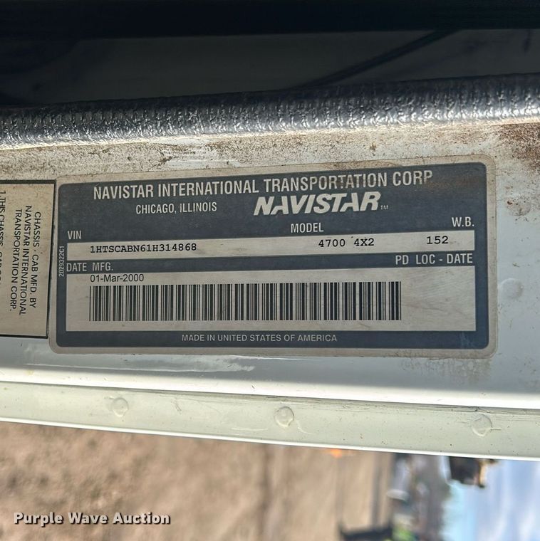 image for item MO9140 2001 International 4700  street sweeper truck